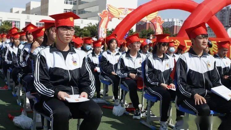 霍思燕成功打进富婆圈，为老公杜江的事业铺路！